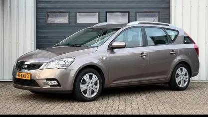 Beige (metallic) Gebruikt 2010 Kia Ceed Hatchback | € 4.950 (Goede deal)