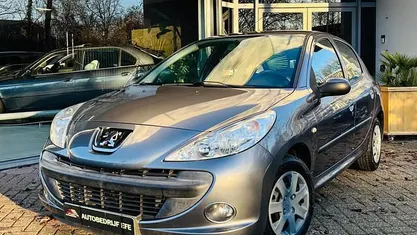 Grijs Occasion 2010 Peugeot 206+ Hatchback | € 2.199 (Eerlijke prijs)
