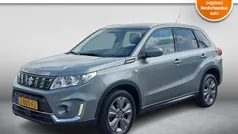 Grijs, metallic lak Gebruikt 2020 Suzuki Vitara SUV | € 19.450 (Goede deal)