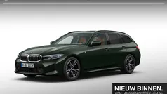 Groen Gebruikt 2024 BMW 330e M Sport Stationwagen | € 50.995 (Eerlijke prijs)
