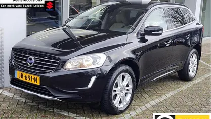 Zwart (metallic) Gebruikt 2016 Volvo XC60 Momentum SUV | € 21.945 (Goede deal)