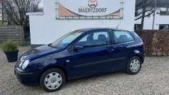 Blauw Gebruikt 2002 VW Polo Highline Hatchback | € 1.950 (Eerlijke prijs)