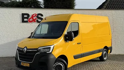 Geel Occasion 2022 Renault Master Komfort Van | € 15.800 (Goede deal)