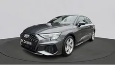 Grijs, metallic lak Gebruikt 2023 Audi A3 Sportback S-Line Hatchback | € 33.350 (Eerlijke prijs)