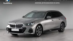 Grijs Gebruikt 2024 BMW 520 Comfort Edition Stationwagen | € 64.950 (Super prijs)