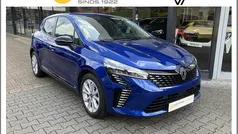 Blue iron (blauw metallic) Gebruikt 2024 Renault Clio V Evolution Hatchback | € 18.950 (Eerlijke prijs)