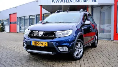 Blauw (metallic) Occasion 2018 Dacia Sandero Stepway Hatchback | € 8.450 (Eerlijke prijs)