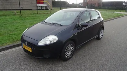 Zwart Gebruikt 2011 Fiat Grande Punto Hatchback | € 1.895 (Eerlijke prijs)