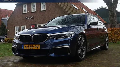 Blauw Gebruikt 2018 BMW M550 Executive Sedan | € 36.945 (Eerlijke prijs)