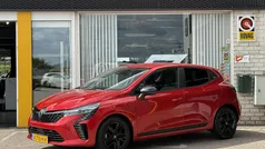 Rood Gebruikt 2023 Renault Clio V Evolution Hatchback | € 19.695 (Eerlijke prijs)