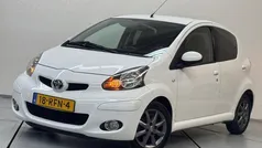 Wit Gebruikt 2011 Toyota Aygo Hatchback | € 5.850 (Eerlijke prijs)