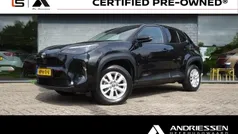 Zwart, metallic lak Gebruikt 2024 Toyota Yaris Cross Business Edition SUV | € 28.750 (Eerlijke prijs)