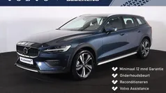 Blauw Gebruikt 2024 Volvo V60 CC Plus Stationwagen | € 52.900 (Eerlijke prijs)