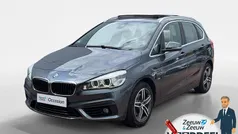 Mineralgrau metallic (grijs metallic) Gebruikt 2016 BMW 220 Executive Stationwagen | € 14.240 (Goede deal)