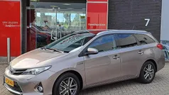 Bruin Gebruikt 2015 Toyota Auris Hybrid Stationwagen | € 13.900 (Eerlijke prijs)