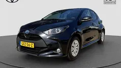 Zwart Gebruikt 2024 Toyota Yaris Hybrid Active Hatchback | € 23.950 (Eerlijke prijs)