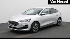 Grijs Gebruikt 2023 Ford Focus Titanium Hatchback | € 21.900 (Eerlijke prijs)