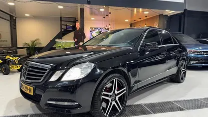 Zwart Occasion 2011 Mercedes E500 Avantgarde Sedan | € 12.995 (Super prijs)