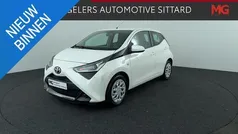 Wit Gebruikt 2019 Toyota Aygo X-play Hatchback | € 10.950 (Eerlijke prijs)