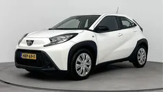 Wit Gebruikt 2023 Toyota Aygo Luxury Hatchback | € 17.945 (Eerlijke prijs)