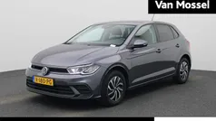 Grijs Gebruikt 2022 VW Polo Life Hatchback | € 17.400 (Eerlijke prijs)