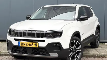 Wit Occasion 2025 Jeep Avenger Summit SUV | € 32.900 (Eerlijke prijs)