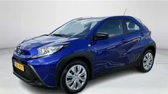 Blauw Gebruikt 2024 Toyota Aygo Play Hatchback | € 17.945 (Eerlijke prijs)