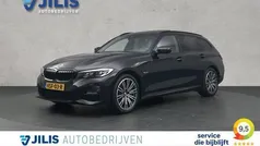Zwart Gebruikt 2021 BMW 330 Executive Stationwagen | € 30.950 (Eerlijke prijs)