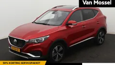 Rood, metallic lak Gebruikt 2020 MG ZS Luxury Sedan | € 15.495 (Eerlijke prijs)