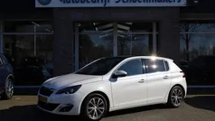 Wit Gebruikt 2017 Peugeot 308 Allure Hatchback | € 11.395 (Eerlijke prijs)