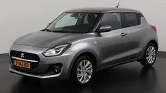 Grijs, metallic lak Gebruikt 2023 Suzuki Swift Hatchback | € 17.445 (Eerlijke prijs)