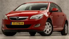 Rood Gebruikt 2012 Opel Astra Selection Hatchback | € 6.445 (Goede deal)