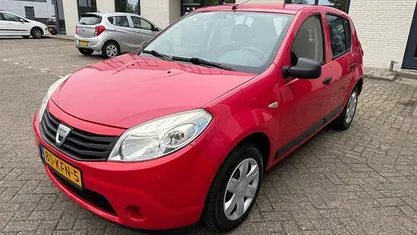 Occasion Dacia Sandero Ambiance 75 PK (55 kW) 2009 Rood Hatchback