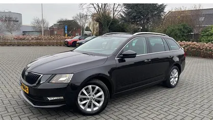 Zwart Gebruikt 2018 Skoda Octavia Business Line Stationwagen | € 13.945 (Eerlijke prijs)