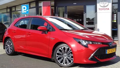 Rood Gebruikt 2019 Toyota Corolla Edition Hatchback | € 21.450 (Eerlijke prijs)