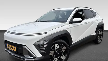 Wit Occasion 2025 Hyundai Kona Comfort SUV | € 32.430 (Eerlijke prijs)