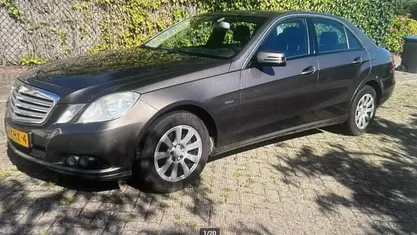 Grijs Gebruikt 2009 Mercedes E220 Avantgarde Sedan | € 2.200 (Eerlijke prijs)