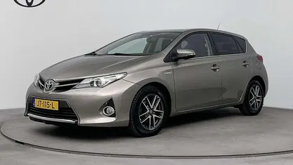 Occasion 2015 Toyota Auris Hybrid Limited Hatchback | € 12.695 (Eerlijke prijs)