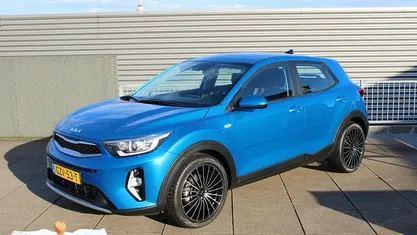 Blauw Occasion 2025 Kia Stonic Comfort SUV | € 25.950 (Eerlijke prijs)