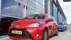 Rood Gebruikt 2017 Toyota Yaris Hybrid Hatchback | € 15.950 (Super prijs)
