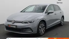Grijs Gebruikt 2022 VW Golf VIII Style Hatchback | € 29.000 (Eerlijke prijs)