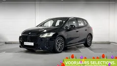 Saphirschwarz metallic (zwart metallic) Gebruikt 2023 BMW 220 M Sport Stationwagen | € 38.899 (Eerlijke prijs)