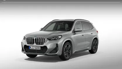 Saphirschwarz metallic (475) (zwart metallic) Nieuw 2025 BMW X1 Comfort Edition SUV | € 66.221 (Super prijs)
