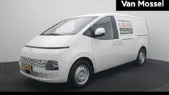 Zwart Nieuw 2024 Hyundai Staria Van | € 25.840 (Eerlijke prijs)