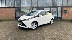 Wit Gebruikt 2014 Toyota Aygo X-play Hatchback | € 6.950 (Eerlijke prijs)