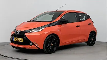 Oranje Gebruikt 2015 Toyota Aygo X-cite Hatchback | € 8.950 (Eerlijke prijs)