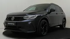Zwart Gebruikt 2022 VW Tiguan R-line SUV | € 35.425 (Eerlijke prijs)