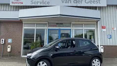 Zwart, metallic lak Gebruikt 2018 Toyota Aygo Hatchback | € 9.945 (Eerlijke prijs)