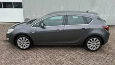 Grijs Gebruikt 2011 Opel Astra Cosmo Hatchback | € 3.250 (Goede deal)