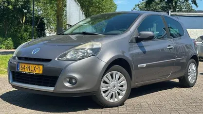 Grijs Gebruikt 2010 Renault Clio II Collection Hatchback | € 3.150 (Eerlijke prijs)